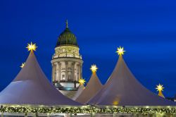 Il mercatino di Natale sulla piazza Gendarmenmarkt a Berlino - © AR Pictures / Shutterstock.com