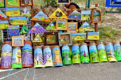 Mercatino di strada durante la festa annuale della lavanda a Ferrassières, Francia. Sono molto popolari nella regione rurale del paese - © Oleg Znamenskiy / Shutterstock.com