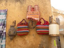 Dentro al mercato del borgo di El Jadida, nella medina della cittadina costiera del Marocco centrale