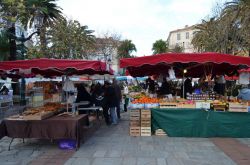 Il mercato ambulante di piazza Foch, Ajaccio