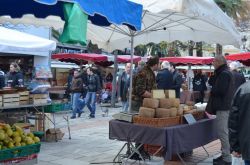 Il mercato ambulante in piazza Foch, Ajaccio