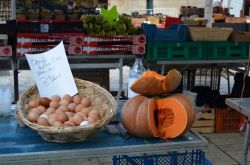 Particolare del mercato ambulante di piazza Foch, Ajaccio