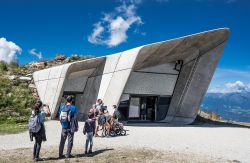 Messner Mountain Museum, il museo della montagna di Plan de Corones voluto da Reinhold Messner, e progettato da Zaha Hadid - © MoLarjung / Shutterstock.com
