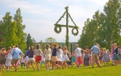 Midsommar: festa del solstizio d'estate in Svezia - © Artesia Wells / Shutterstock.com