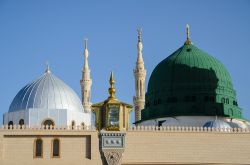 Minareti e cupole della moschea del Profeta a Medina, Arabia Saudita.



