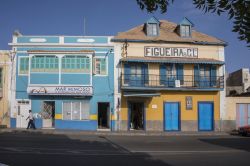 Mindelo, São Vicente: case coloniali del centro storico della città capoverdiana - © Salvador Aznar / Shutterstock.com