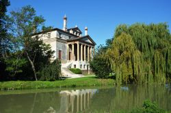 Mira, Riviera del Brenta: la Villa Foscari del Palladio, chiamata La Malcontenta - © NG8 / Shutterstock.com