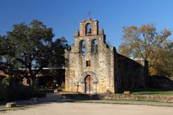Mission Espada nel National Historical Park di San Antonio, Texas. Venne fondata dalla Spagna nel 1731 con l'obiettivo di convertire le popolazioni locali al cristianesimo.

