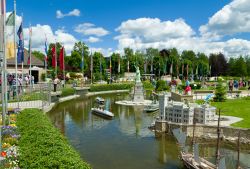 Modellini in scala 1:25 al Minimundus di Klagenfurt, Austria. Questo microcosmo sul Worthersee ospita le miniature degli edifici e dei monumenti più famosi del pianeta - © hans engbers ...