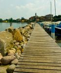 Il molo del porto turistico di Sarnico in Lombardia  - © Skowronek / Shutterstock.com