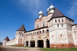 Antico monastero a Kalyazin Russia - © Ochkin Alexey / shutterstock.com