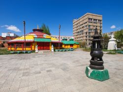 Il monastero buddhista Dashchoilon Khiid a Ulan Bator, Mongolia. Costruito nel 1890 e distrutto nel 1930, questo edificio sacro è stato in seguito parzialmente ricostruito.
