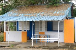 Mont Choisy (Mauritius): una casetta colorata nell'area di La Pointe Aux Canonniers - © Pack-Shot / Shutterstock.com