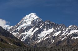 Il mount Cook, chiamato Aoraki dai Maori, è alto 3.724 metri ed è la cima più alta del Canterbury e dell'intera Nuova Zelanda - © Greg Brave / Shutterstock.com