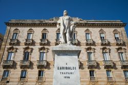 Il monumento a Garibaldi in centro a Trapani, Sicilia - © luigi nifosi / Shutterstock.com