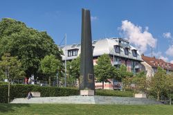 Il monumento a Graf Ferdinand von Zeppelin realizzato dallo scultore Toni Schneider-Manzell nel 1985 a Friedrichshafen (Germania). - © Mikhail Markovskiy / Shutterstock.com