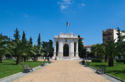 Il Monumento ai Caduti di Andria si trova nel Parco 4 Novembre e ricorda gli andriesi caduti nella Prima Guerra Mondiale - foto © trabantos / Shutterstock.com