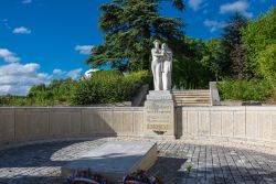 Monumento ai caduti nelle guerre nella città di Cognac, Nuova Aquitania (Francia) - © gumbao / Shutterstock.com