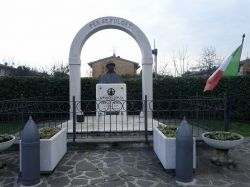 Il Monumento ai Fanti d'Italia di Mazzano in Lombardia - © Gianluca Cogoli, CC BY 3.0, Wikipedia