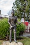 Monumento ai pompieri nel centro storico di Melgaco, nord del Portogallo - © Dolores Giraldez Alonso / Shutterstock.com