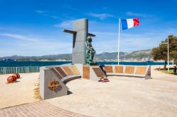Monumento al sottomarino francese al Royal Tour Park di Tolone, Francia - © saiko3p / Shutterstock.com