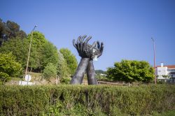 Monumento al "vinho Alvarinho" nella città di Melgaco, nord del Portogallo. Questa cittadina è una delle più importanti per la produzione di questo vino frizzante ...