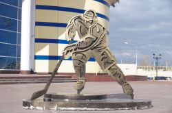 Monumento all'hockey su ghiaccio nella città di Saransk, Russia  - © g0d4ather / Shutterstock.com