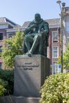 Monumento allo statista e diplomatico Johan van Oldenbarnevelt a L'Aia (Olanda) - © Valentin Ivantsov / Shutterstock.com