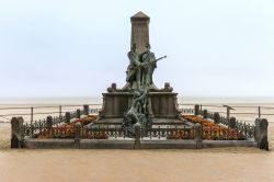 Monumento contro la schiavitù a Blankenberge, Belgio. Commemora la vittoria delle forze armate belga sui mercanti di schiavi musulmani in Congo durante il tardo XIX° secolo - © ...