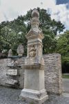 Monumento di epoca romana in un parco vicino alla cattedrale di Augusta, Germania.
