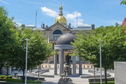 Monumento di fronte alla New Jersey State House di Trenton, USA.
