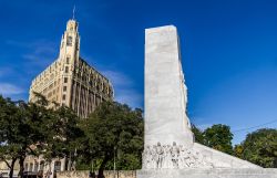 Monumento e chiesa nel centro cittadino di San Antonio, Texas, USA. Questa località deve il suo nome a Sant'Antonio da Padova.

