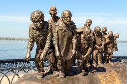 Monumento in bronzo del dipinto "Barge Haulers on the Volga" a Samara, Russia. Tratta da un quadro di Ilya Repin, quest'opera scultorea è stata inaugurata l'11 Settembre ...