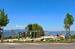 Monumento nel centro di Viggiano in Basilicata
