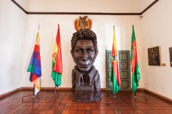 Il monumento al "Libertador" Simon Bolivar all'interno del museo situato presso la Casa de la Libertad nel centro di Sucre (Bolivia) - foto © saiko3p / Shutterstock
