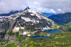 Mount Revelstoke National Park (Canada) con i laghetti fotografati dall'alto.
