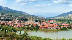 Mtskheta antica capitale della Georgia si trova a sud del Caucaso - © Igor Zh. / Shutterstock.com