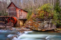 Mulino ad acqua nel parco Babcock State, West Virginia, USA.

