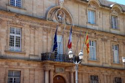Municipio di Aix-en-Provence, Francia - La sua architettura domina una delle più belle piazze della città francese. L'Hotel de Ville di Aix en Provence venne costruito a metà ...