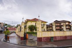 Il Municipio di Cayenne, Guyana Francese. Fra i tanti palazzi da visitare in città uno è quello che ospita la sede dell'amministrazione cittadina - © Anton_Ivanov / Shutterstock.com ...