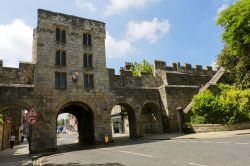 Le mura dell'epoca medievale racchiudono il centro storico della città di York, nel nord dell'Inghilterra - foto © WDG Photo /Shutterstock
