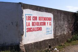 Come in tutta Cuba, anche a Baracoa i murales politici inneggiano al socialismo e alla Revoluciòn - © Tupungato / Shutterstock.com