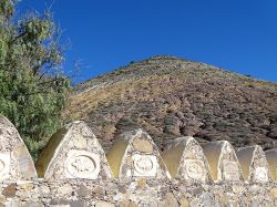 Dettaglio dei muri di pietra nel Pueblo Mágico di Real de Catorce, tra le montagne nello stato di San Luis Potosí, Messico. - © Adam Jones - Wikimedia Commons  ...