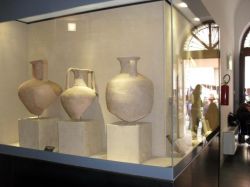 Il Museo Civico di Ramacca: la struttura ospita una interessante sezione archeologica dove vengono esposti  antichi reperti della zona ad ovest di Catania - © Pro Loco Ramacca