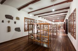 L'interno del Museo Charcas (il Museo Universitario Coloniale e Antropoogico) di Sucre, in Bolivia - foto © saiko3p / Shutterstock
