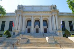 Il Museo di Storia del Connecticut a Hartford, USA. L'edificio ospita anche la Corte Suprema e la Biblioteca di Stato.



