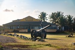 Museu dos Tubaroes a Fernando de Noronha, Brasile. Questo piccolo museo dedicato allo squalo espone, fra l'altro, mandibole di squalo bianco e tigre e la punta di un pesce sega - © ...