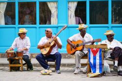 Musicisti di strada a L'Avana, uno dei simboli di Cuba - © Gil.K / Shutterstock.com