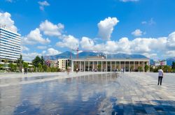 Il National Opera and Ballet Theater di Tirana, Albania. Inaugurato nel 1953, ha una capienza di circa 200 posti  - © Katsiuba Volha / Shutterstock.com