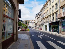 Negozi in rue d'Aiguillon a Morlaix, Francia - © Steve Bramall / Shutterstock.com